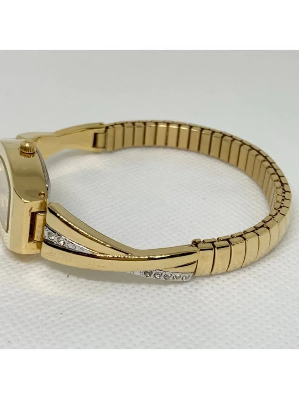 Gold tone women’s wrist watch quartz analog 18mm rhinestones running